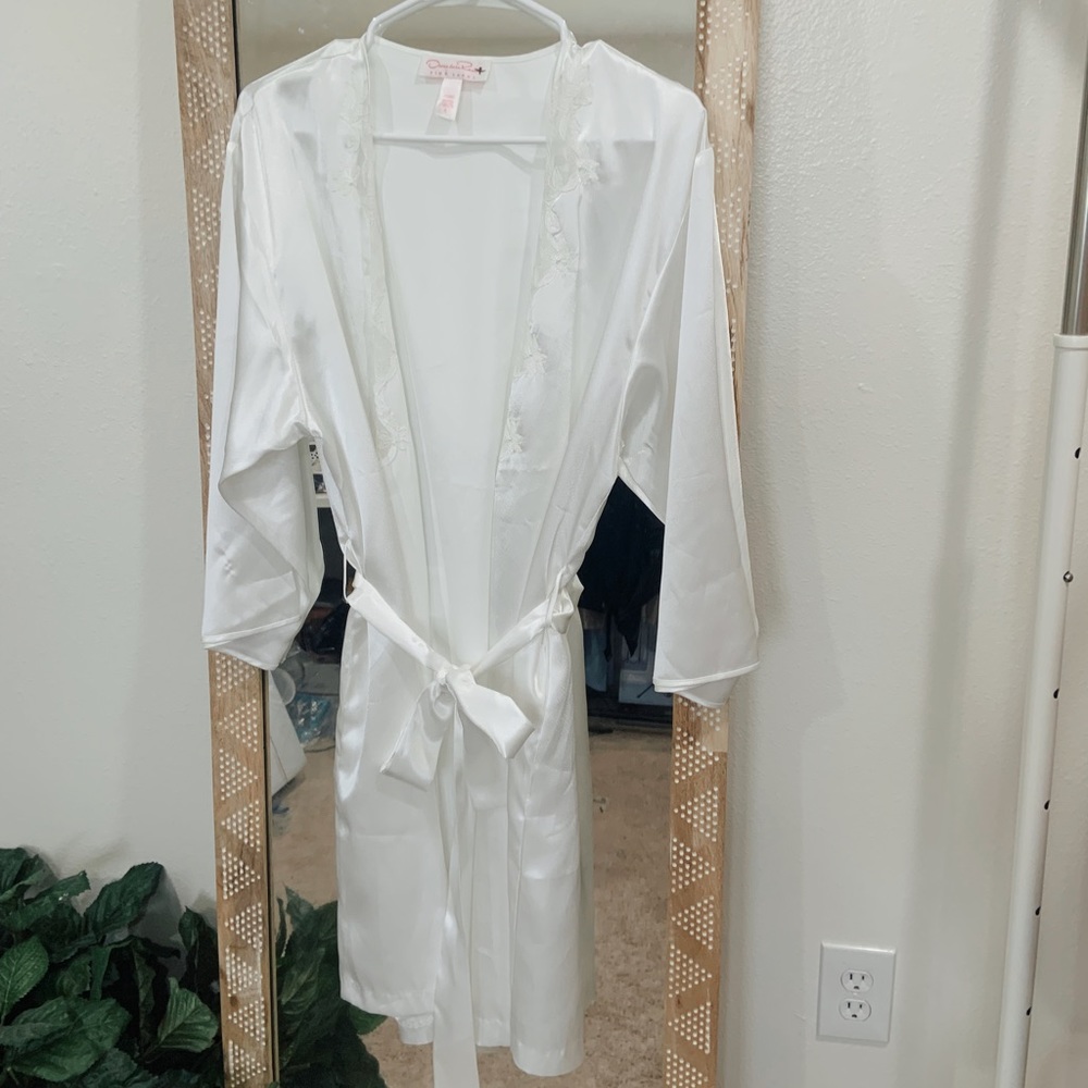 Oscar De La Renta white lace belted robe